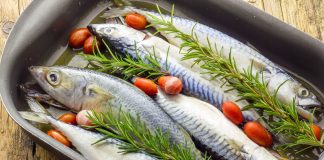 Chilled pea soup with fried ham croquettes recipe