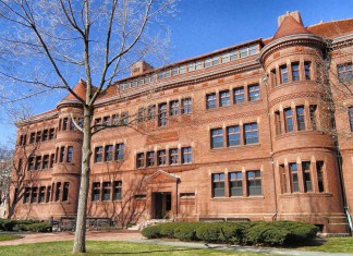 UK Students Continuing to Look Overseas