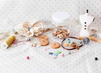 How to Make DIY Spring Art Using Only Buttons