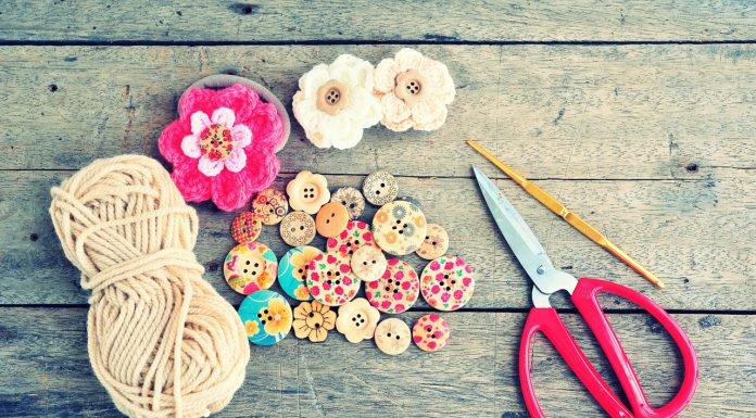 How to Make DIY Spring Art Using Only Buttons