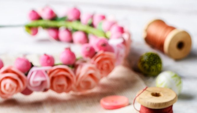 Gorgeous DIY Button Wall Art Made From Old Plates