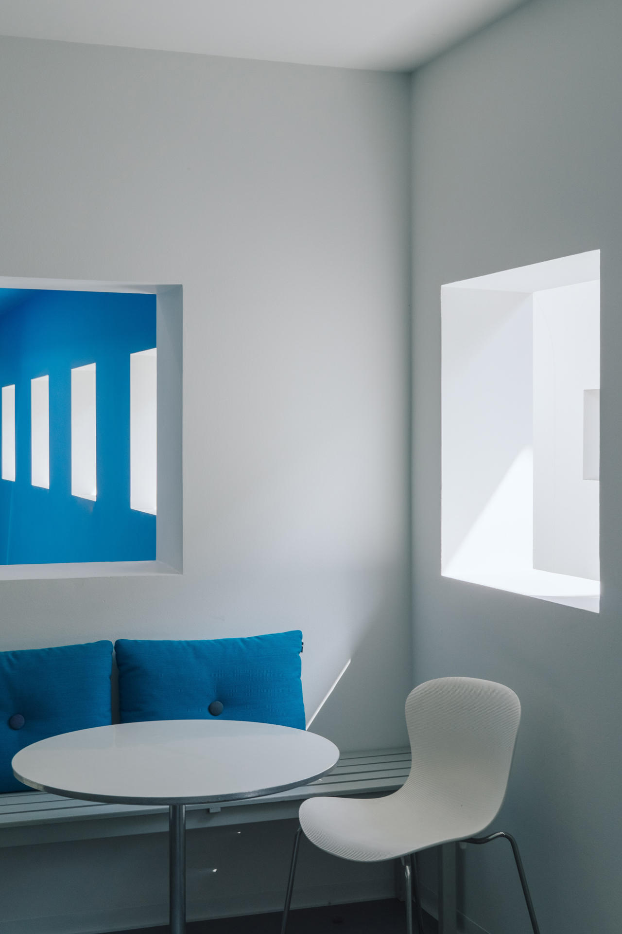 The Psychology of Color in Interior Design - Newspaper Theme