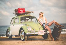 25 Photos of Hot Girls With Classic Cars