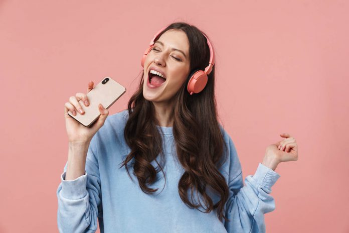 Image,Of,Delighted,Young,Woman,Singing,While,Using,Headphones,And