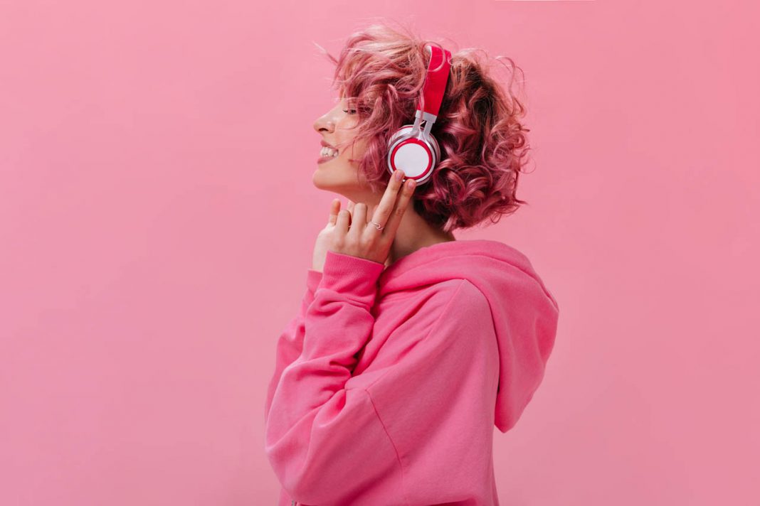 Profile,Portrait,Of,Charming,Pink-haired,Woman,In,Massive,Headphones,Listening