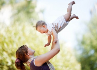 Oscar’s Anne Hathaway Had a Baby Shower