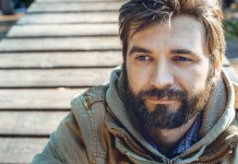 Homeless Man’s Act of Kindness Towards Woman